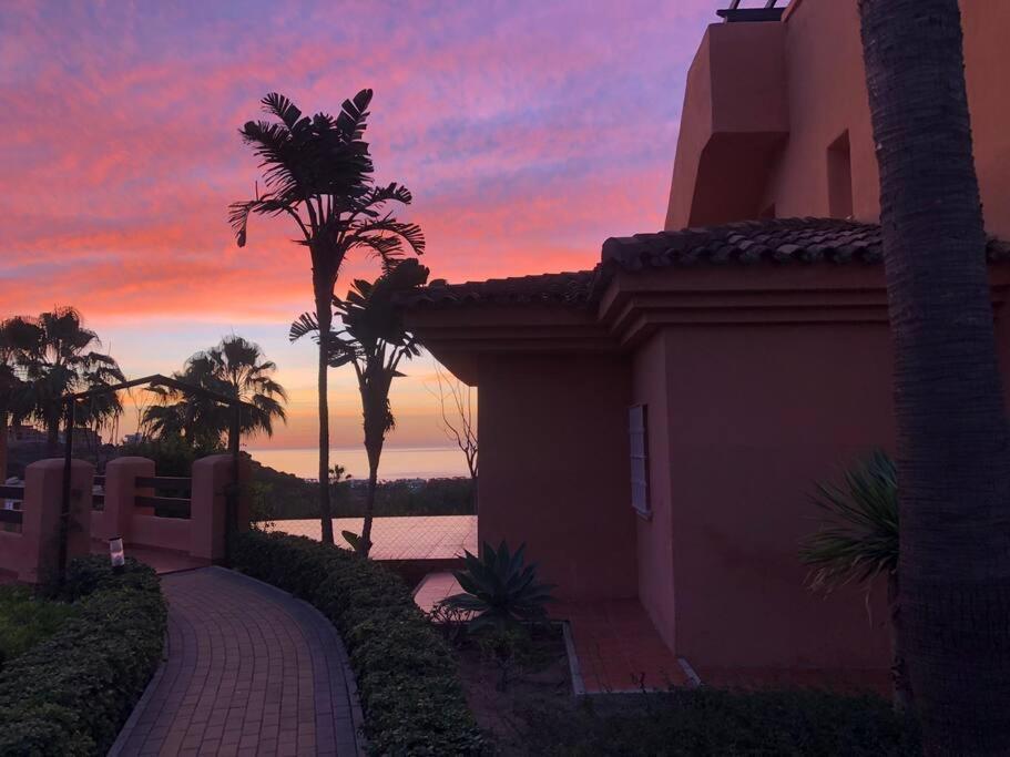 Schoenes Penthouse Mit Meerblick Pura Vida Bahia de Casares المظهر الخارجي الصورة